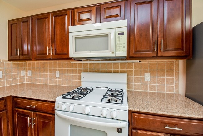 Building Photo - 2631 Skyview Trace Ct