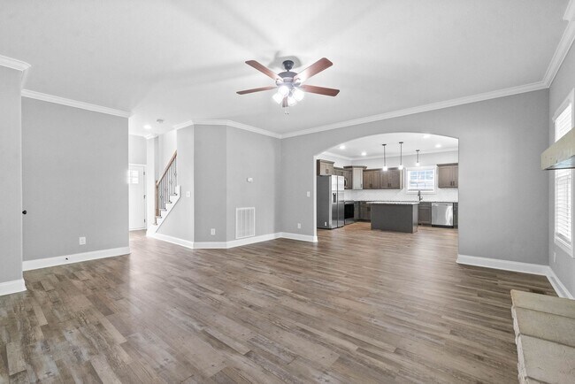 Building Photo - Pet Friendly Three Bedroom with Bonus!