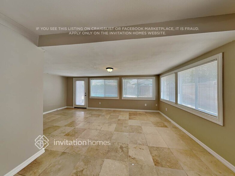 Building Photo - 3814 W Vista Ave