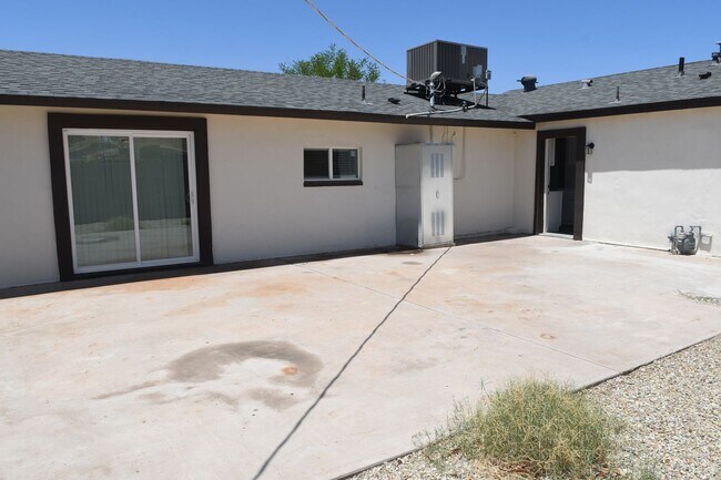 Building Photo - 1339 E Glenrosa Ave