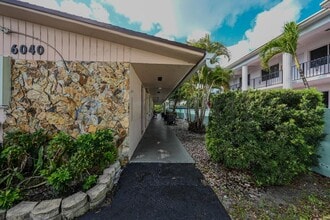 Building Photo - 6040 SW 26th St