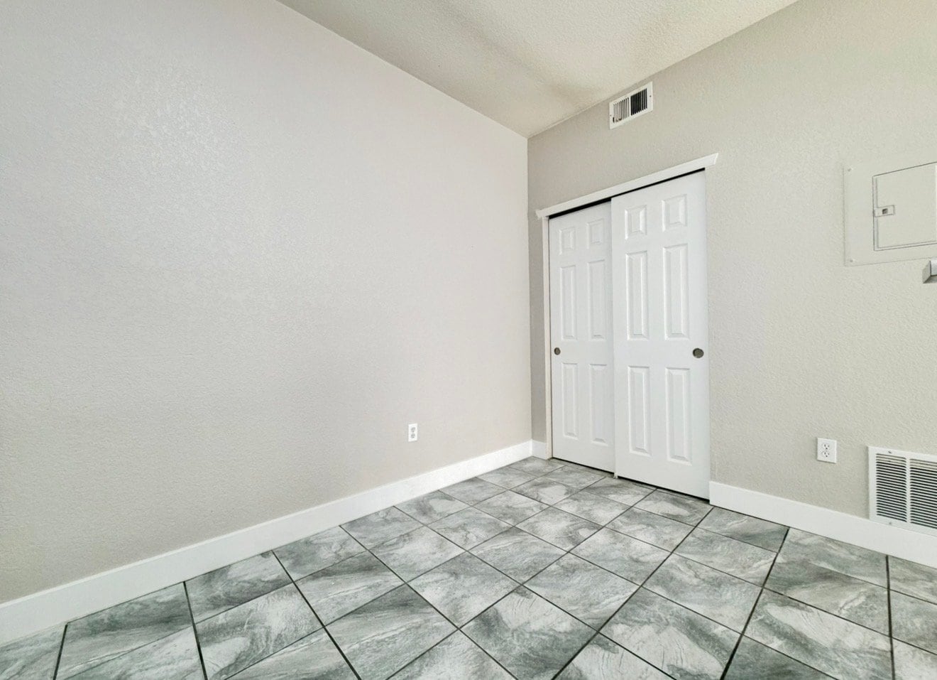 Building Photo - 908 S Yampa St