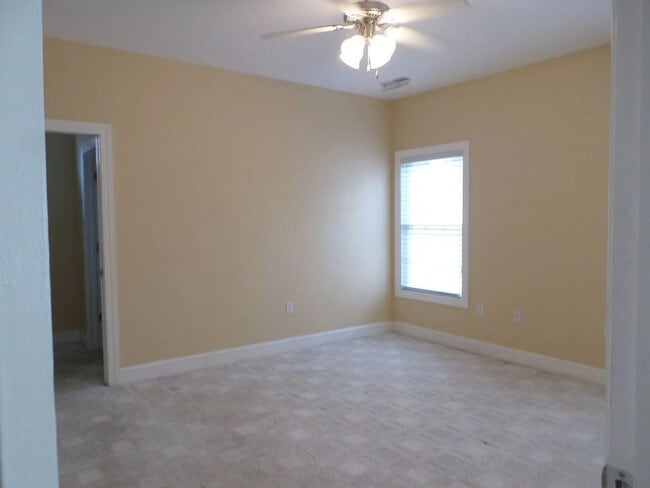Building Photo - Bright and Spacious 3-Bedroom Home with Su...