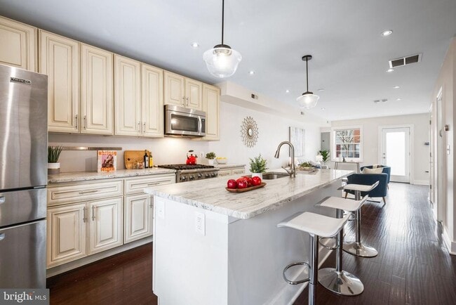 Building Photo - 1259 16th St NE