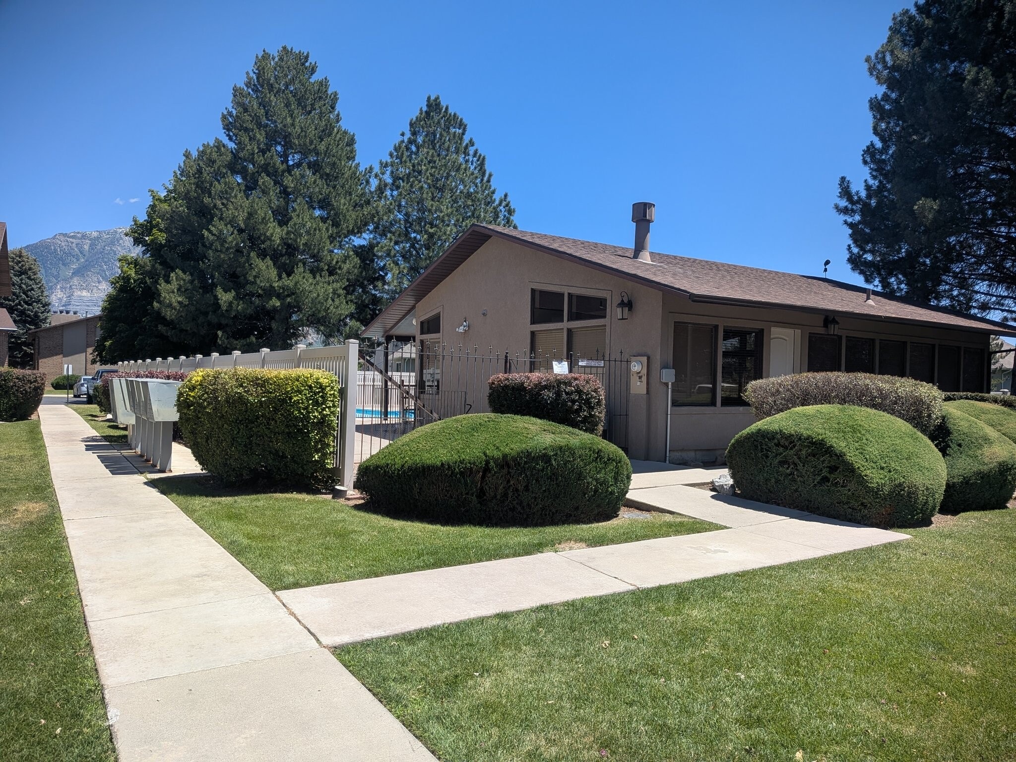 Building Photo - 1445 N Amiron Way
