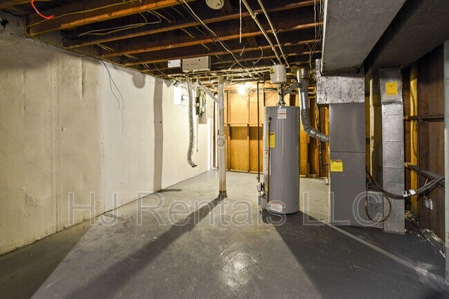 Building Photo - 1201 Billings Dr