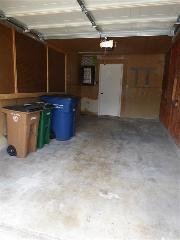 Building Photo - 9102 Sanger Dr