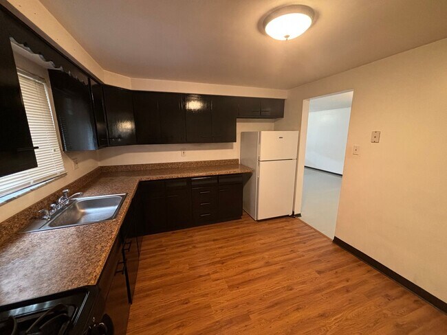Building Photo - 114 Van Wyck Ave