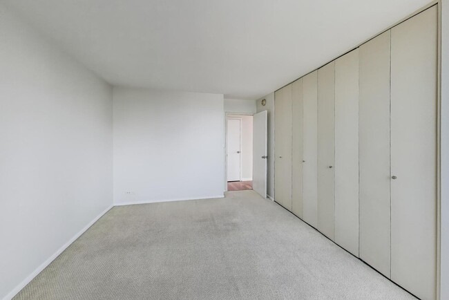 Building Photo - 70 W Burton Pl