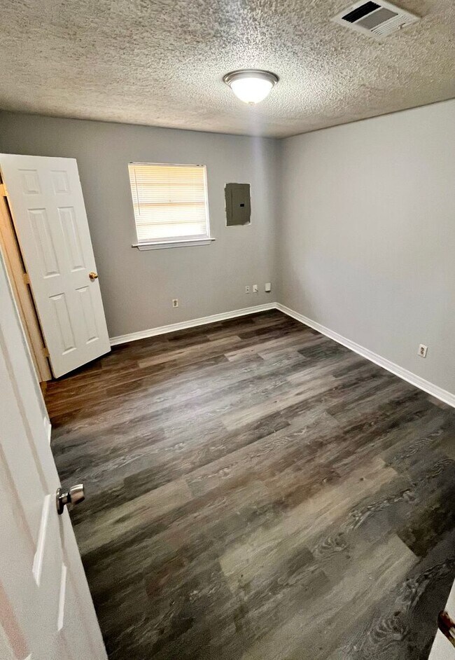 Building Photo - Gulfport 5 Bedroom