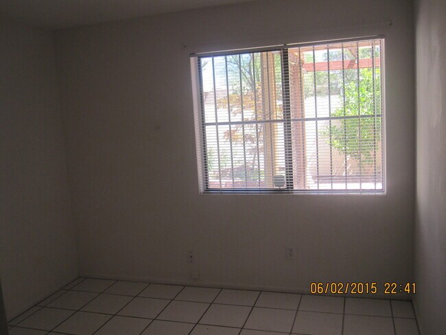Building Photo - 3394 N Glen Creek Dr