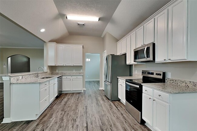 Building Photo - 8227 Sports Haven Dr
