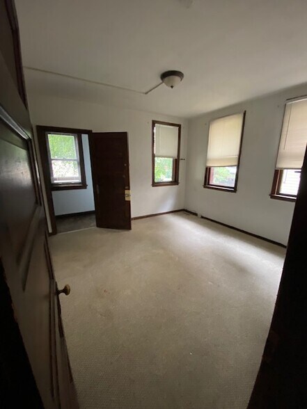 Bedroom 3 - 554 W Doty St