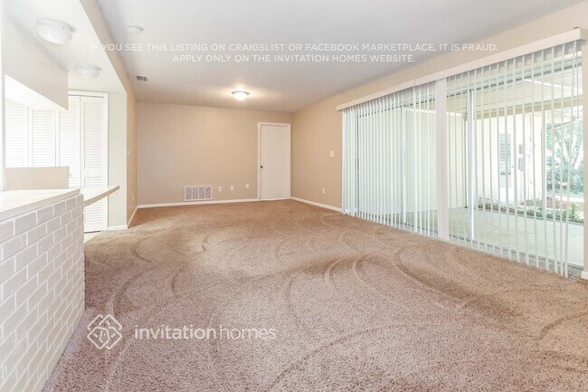 Building Photo - 10350 Bay Hills Dr