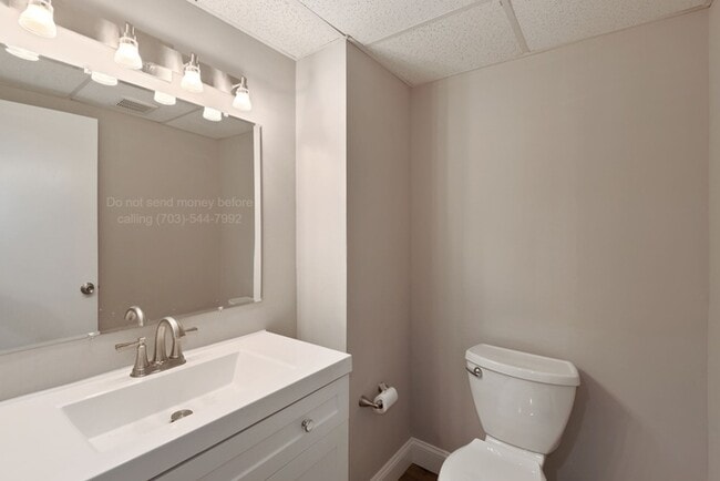 Building Photo - 90 Ridgelawn Rd