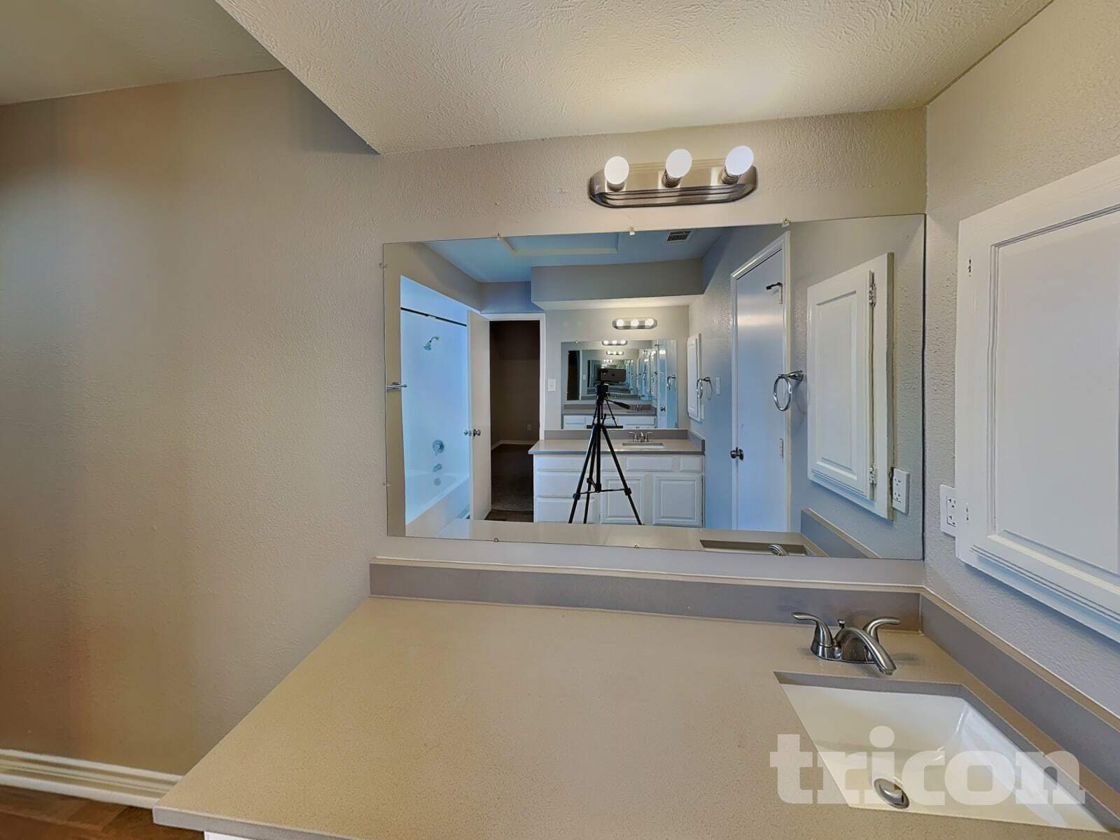 Building Photo - 2124 Glenn Ln