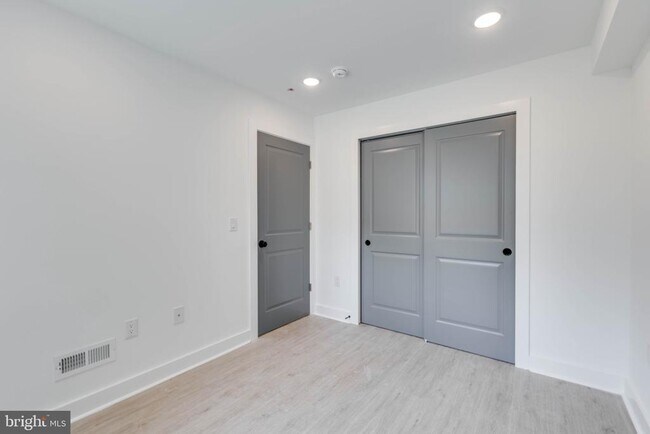 Building Photo - 2314 N Sydenham St
