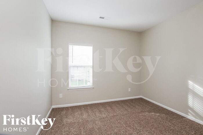 Building Photo - 4075 Shadetree Dr