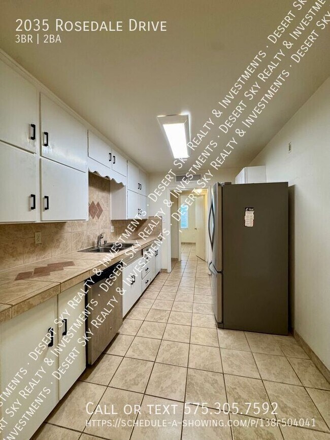 Building Photo - 2035 Rosedale Dr