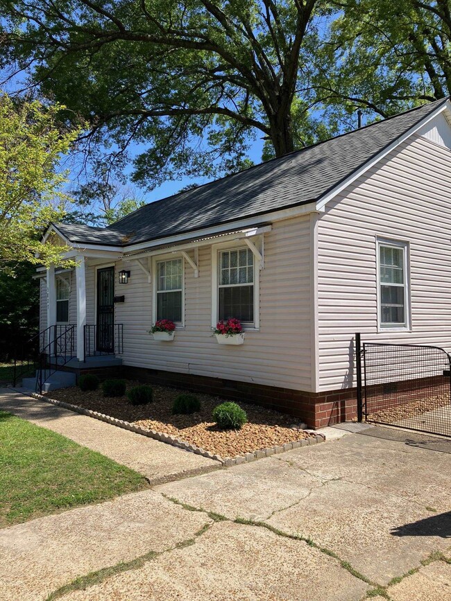 Primary Photo - 3827 Wilshire Rd