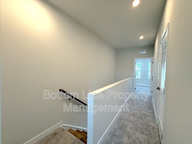 Building Photo - 1520 Samuel St