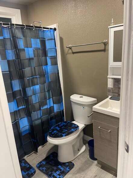 Building Photo - 2529 Crommelin Ave