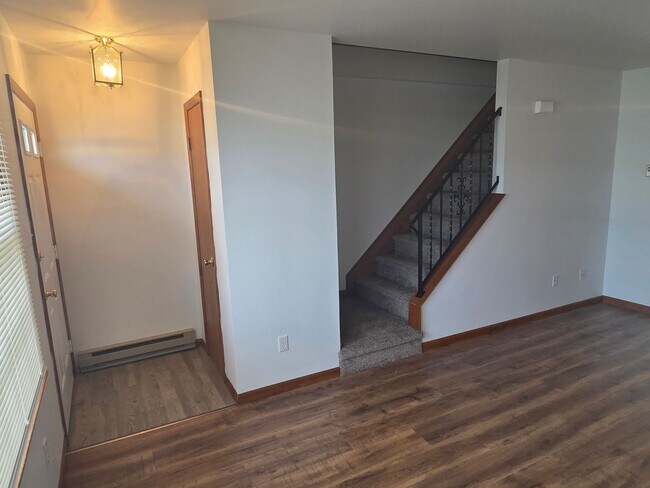 Building Photo - End Unit 2 Bedroom