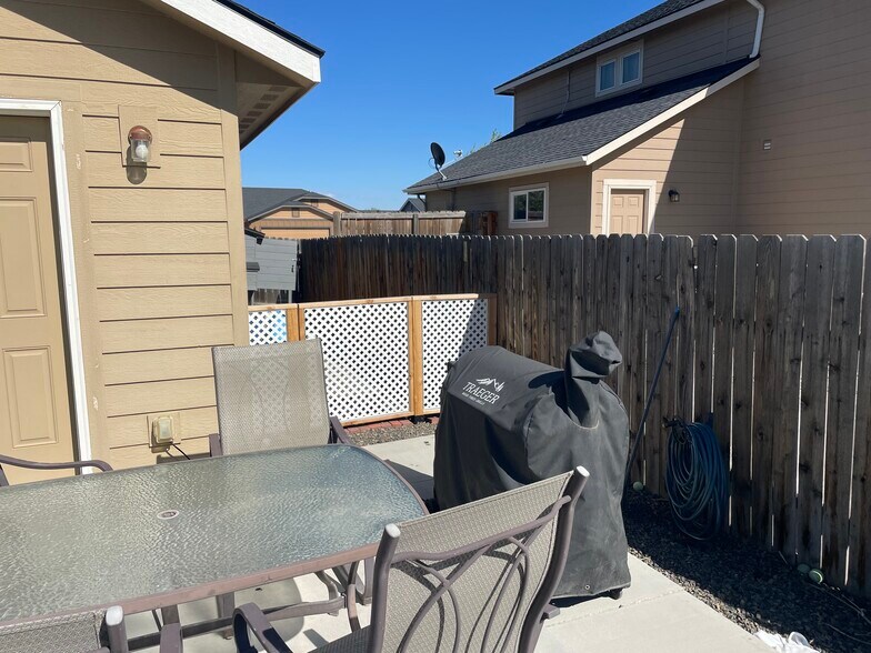 Building Photo - 4614 Braeburn Ave