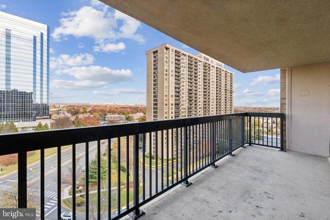 Building Photo - 3709 S George Mason Dr