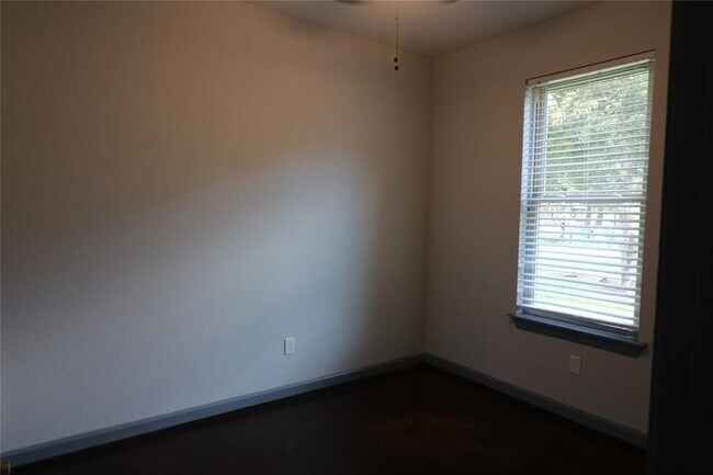 Building Photo - 8302 Park St