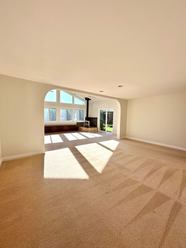 Building Photo - Updated Goleta Home Located in Desirable Santa Barbara Shores