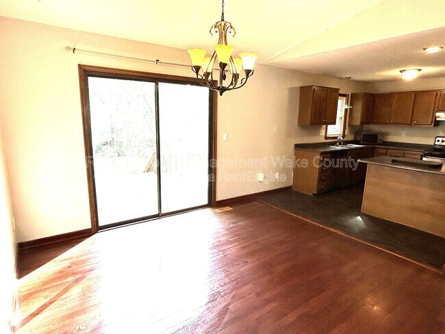 Building Photo - 207 Trillingham Ln