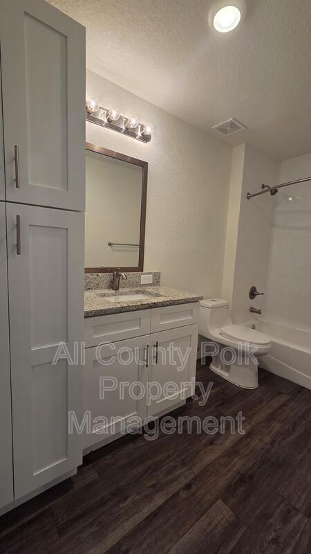 Building Photo - 915 Ariana St