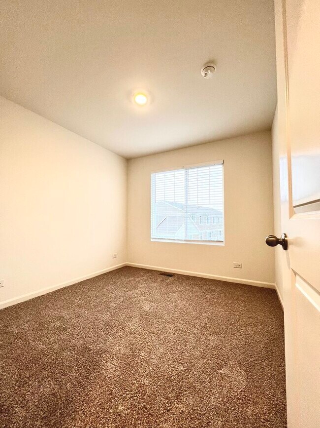 Building Photo - 217 Goldenrod Dr