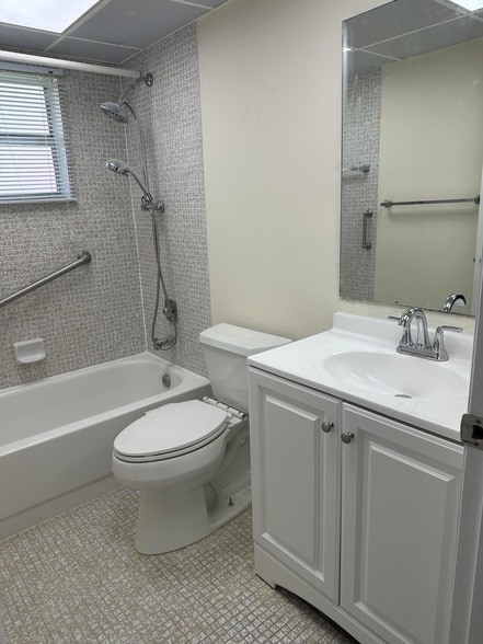 Building Photo - 548 Normandy Ln