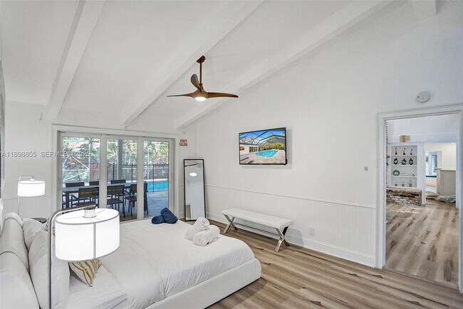 Building Photo - 2120 SW 28th Way