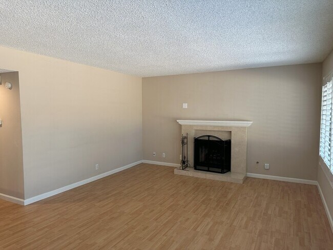 Building Photo - 3059 Delacodo Ave
