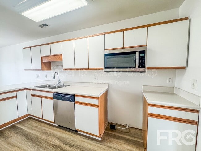 Building Photo - 5170 Deveron St