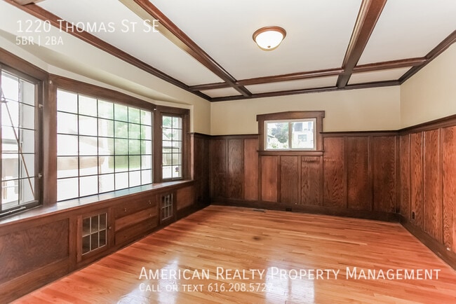 Building Photo - 1220 Thomas St SE