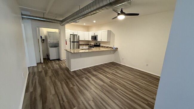 Primary Photo - 1020 Lomas Blvd NW