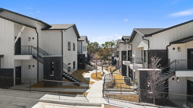 Building Photo - 2450 Wickersham Ln