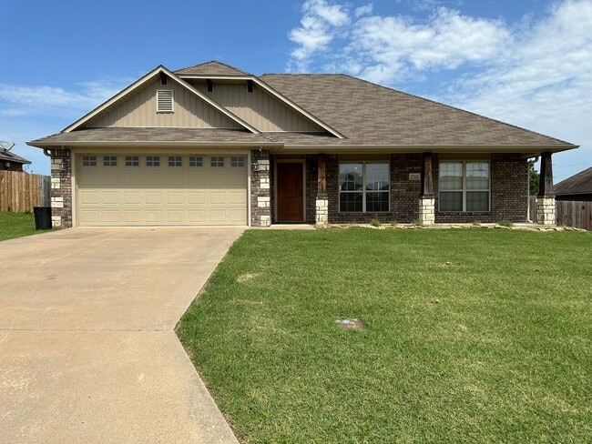Primary Photo - Beautiful Living: 3 Bed, 2 Bath Home with ...