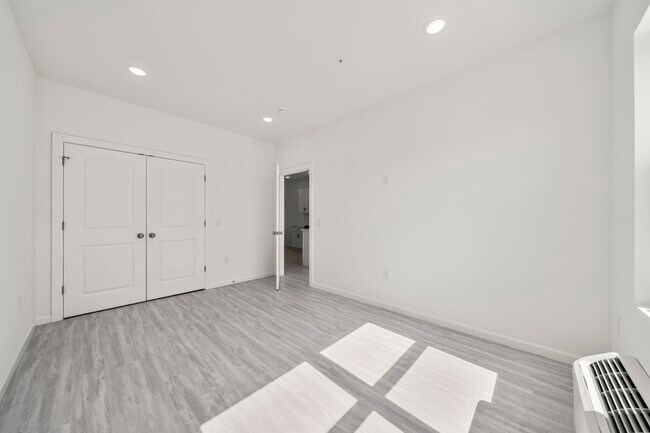 Building Photo - 51 E Main St