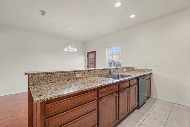 Building Photo - Spacious 3-Bed Duplex in Bentonville with Granite Elegance – Your Ideal Home Awaits!