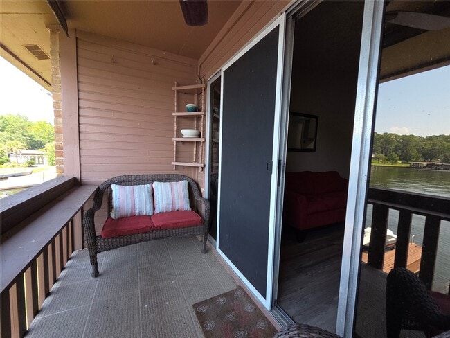 Building Photo - 801 River Rd