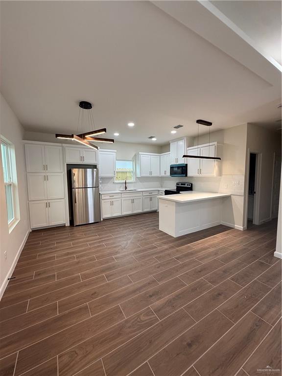 Building Photo - 13 S Woodland Dr