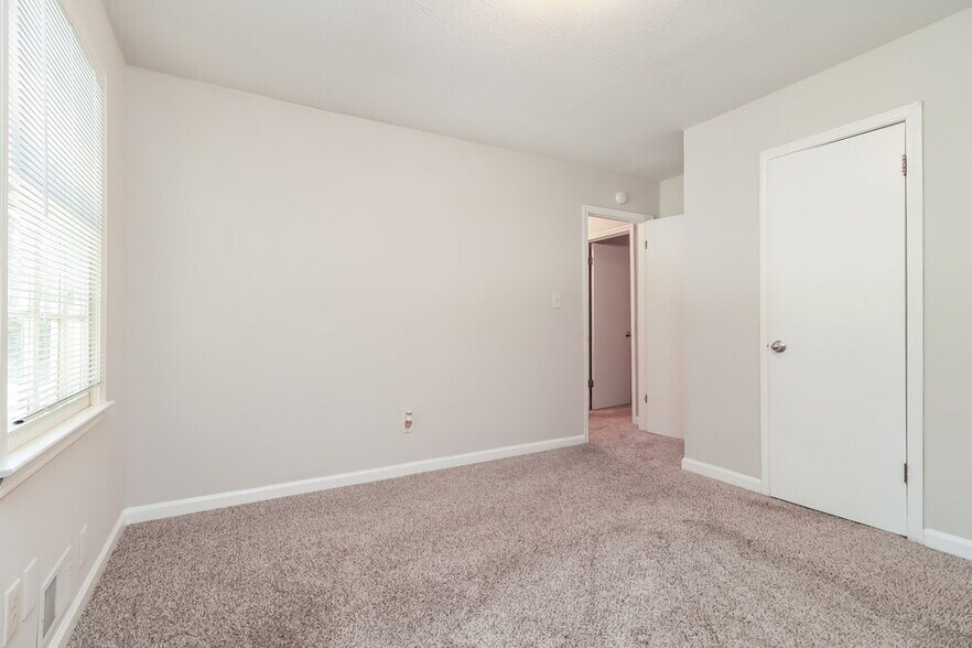Building Photo - 3797 Kathryn Dr SW