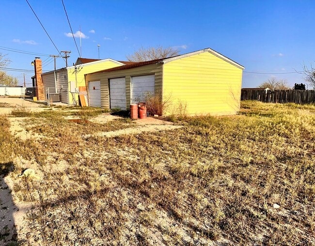Building Photo - 2621 N Vega Ave