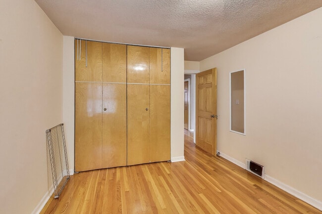 Building Photo - 2537 S Scott St