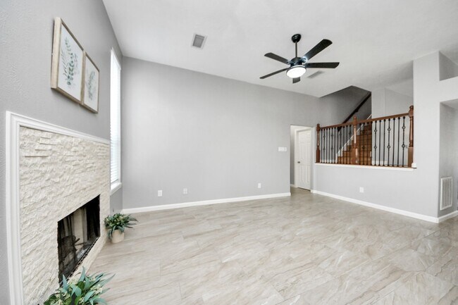 Building Photo - 20922 Whitevine Way